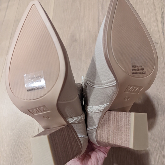 Women's Cream Western Ankle Boots - Picture 5 of 16